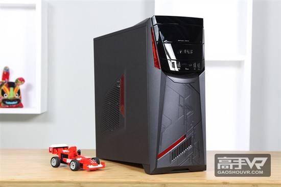 外观方面，ROG GT51采用了肌肉美感的ATX机箱，融合了钛金属盔甲与ROG全新点绛红色系，透明侧板设计更可展现800万色LED定制灯光效果。机身前端的形如战斗机涡轮的进气口，内置PWM脉冲宽度调制风扇，将空气更好的吸入机身内部冷却系统，内部12路风冷通道确保ROG GT51的散热性能，配合CPU的水冷散热器、密闭式电源，整机静音效果出众。