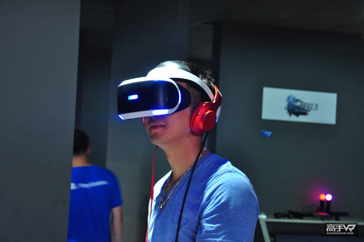 2016ChinaJoy现场VR展人潮涌动用户爸爸们排队体验VR