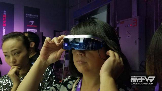 光支持VR还不够 超多维的这台手机通吃2D和3D