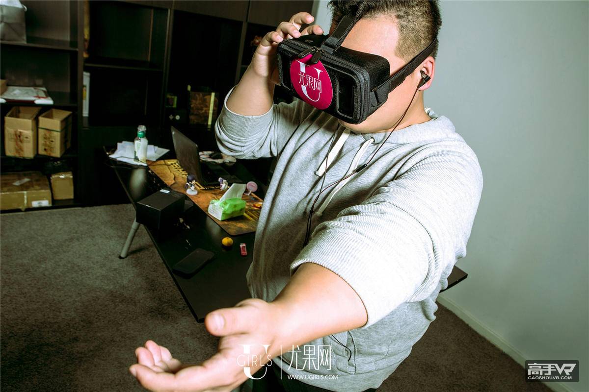 “单身狗”有了VR眼镜：长腿女神随便约？