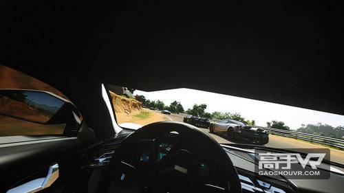 索尼表示，《驾驶俱乐部VR》将会给玩家带来真实的驾驶体验，玩家同时也能在虚拟环境中驾驶到世界上最高性能的车辆。