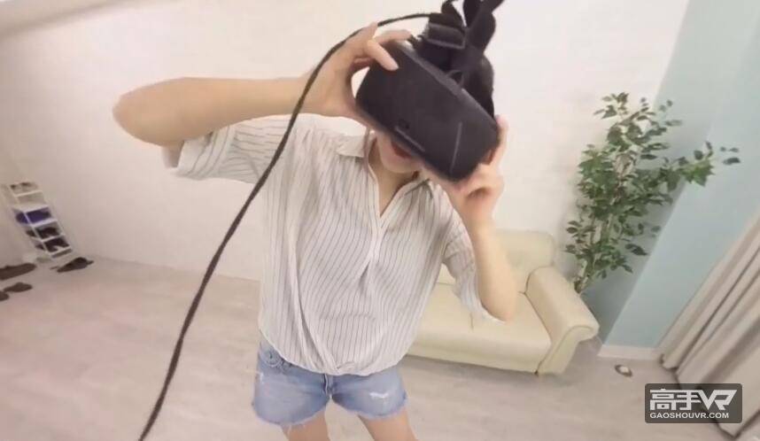 新奇刺激：日本美女主播体验VR全景视频