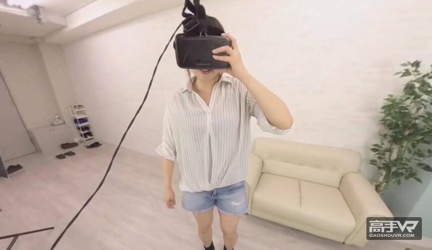 新奇刺激：日本美女主播体验VR全景视频