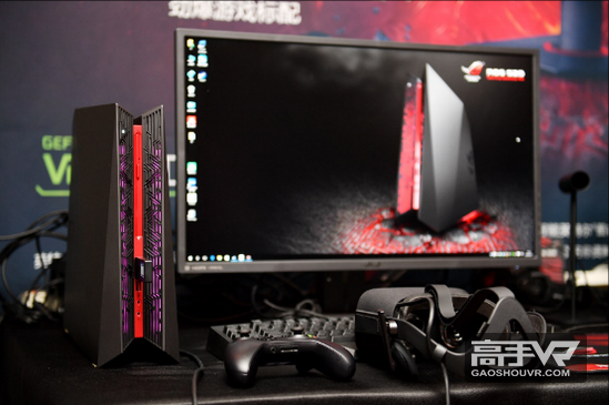 外观方面，ROG GT51采用了肌肉美感的ATX机箱，融合了钛金属盔甲与ROG全新点绛红色系，透明侧板设计更可展现800万色LED定制灯光效果。机身前端的形如战斗机涡轮的进气口，内置PWM脉冲宽度调制风扇，将空气更好的吸入机身内部冷却系统，内部12路风冷通道确保ROG GT51的散热性能，配合CPU的水冷散热器、密闭式电源，整机静音效果出众。